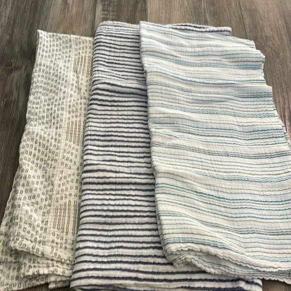 Aden + Anais striped swaddle lot - Picture 2 of 11